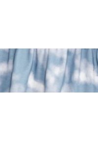 DRYWASH - Dresowa mini spódnica tie dye z falbaną. Kolor: biały. Materiał: dresówka. Sezon: lato. Styl: wakacyjny, elegancki #4