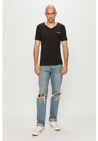 Calvin Klein Jeans - T-shirt J30J318068.4891. Okazja: na co dzień. Kolor: czarny. Materiał: dzianina. Wzór: gładki. Styl: casual #4