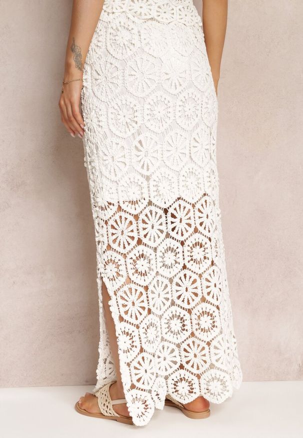 Renee - Biała Spódnica Maxi z Szydełkowej Tkaniny Jeslira. Okazja: na co dzień. Kolor: biały. Materiał: tkanina. Długość: krótkie. Styl: casual