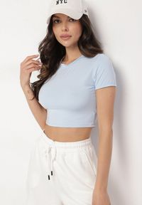 Born2be - Jasnoniebieski T-shirt z Wiskozą o Dopasowanym Kroju Typu Crop Top Folirra. Okazja: na co dzień. Kolor: niebieski. Materiał: wiskoza. Styl: klasyczny, casual