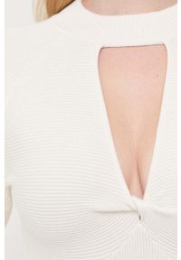 Guess sukienka kolor beżowy mini dopasowana. Kolor: beżowy. Materiał: materiał, dzianina, wiskoza. Długość rękawa: długi rękaw. Typ sukienki: dopasowane. Długość: mini #4