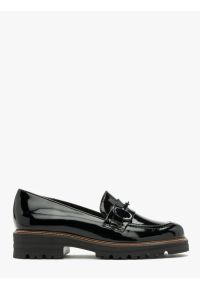 Ryłko - Czarne mokasyny z ozdobą na cholewce. Nosek buta: okrągły. Kolor: czarny. Materiał: skóra, syntetyk, lakier. Szerokość cholewki: normalna. Wzór: aplikacja. Obcas: na obcasie. Styl: street. Wysokość obcasa: średni #1