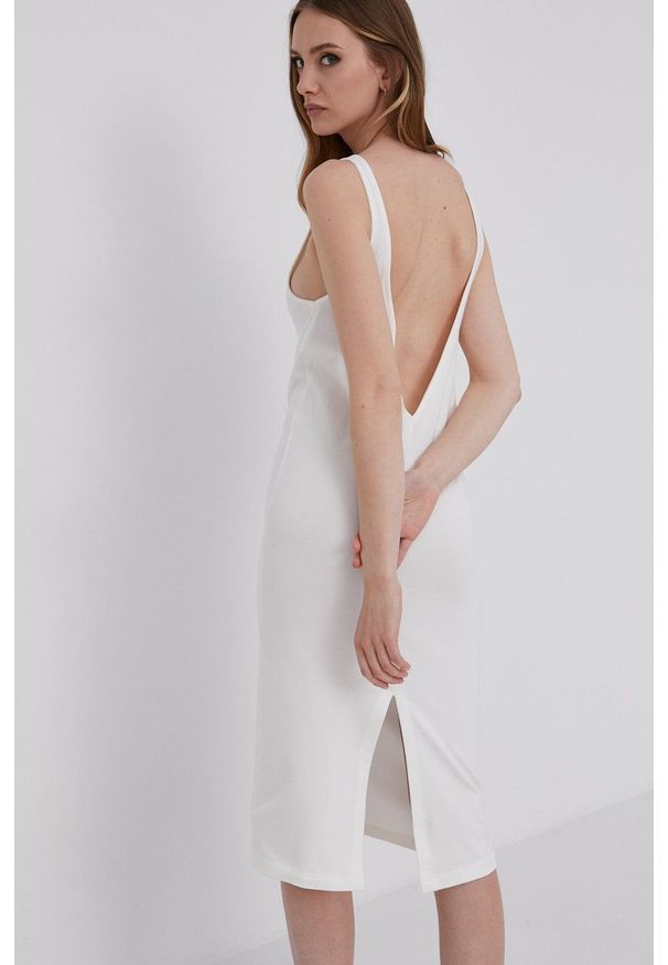 Answear Lab - answear.LAB X Paulina Krupińska Sukienka z certyfikatem OEKO-TEX kolekcja limitowana Ethical Wardrobe. Okazja: na co dzień. Kolor: beżowy. Materiał: dresówka, dzianina, włókno, syntetyk, materiał. Długość rękawa: na ramiączkach. Wzór: gładki. Typ sukienki: proste. Styl: wakacyjny