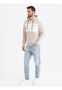Ombre Clothing - Bawełniana męska bluza z kapturem z kontrastującymi elementami - beżowa V2 - Rozmiar: XXL. Okazja: na co dzień. Typ kołnierza: kaptur. Kolor: biały. Materiał: bawełna. Wzór: napisy. Styl: sportowy, casual #7
