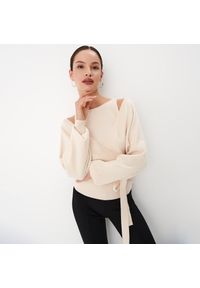 Mohito - Sweter z wiązaniem - Kremowy. Kolor: kremowy