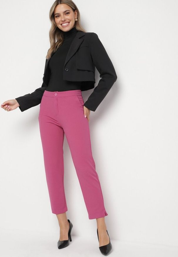 Born2be - Fuksjowe Eleganckie Spodnie Regular z Nogawkami 7/8 i Kieszeniami Getida. Okazja: na co dzień, na spotkanie biznesowe, do pracy. Kolor: różowy. Styl: elegancki