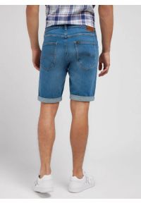 Lee - LEE 5 POCKET SHORT MĘSKIE SZORTY KRÓTKIE SPODENKI JEANSOWE SEA 112349235 L73M016077. Okazja: na co dzień. Materiał: jeans. Długość: krótkie. Wzór: kolorowy. Sezon: lato. Styl: casual, klasyczny, wakacyjny