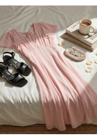 Sinsay - Sukienka midi z głębokim dekoltem na plecach, z wiskozą - różowy. Kolor: różowy. Materiał: wiskoza. Długość: midi #1