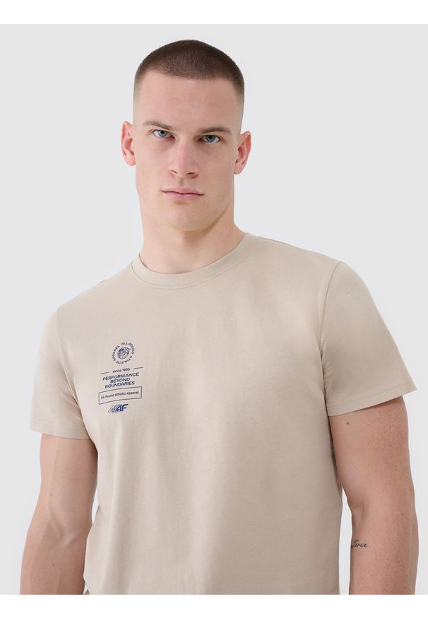 4f - 4F T-shirt regular z nadrukiem męski - beżowy XL. Okazja: na co dzień. Kolor: beżowy. Materiał: dzianina, bawełna, jersey. Długość rękawa: krótki rękaw. Długość: krótkie. Wzór: nadruk. Styl: klasyczny, sportowy, casual