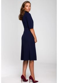 Stylove - Elegancka sukienka koszulowa z kołnierzykiem paskiem granat. Okazja: na spotkanie biznesowe, do pracy. Typ sukienki: koszulowe. Styl: elegancki #2