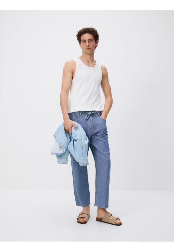 Reserved - Jeansy relaxed straight - niebieski. Kolor: niebieski