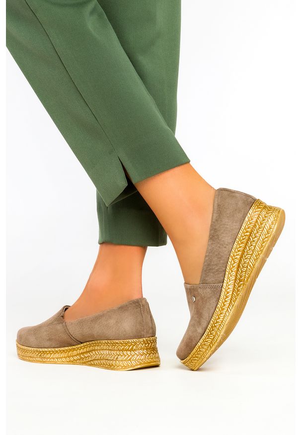 Filippo - Brązowe półbuty filippo slip on skórzane na koturnie dp2164/21sd. Zapięcie: bez zapięcia. Kolor: brązowy. Materiał: skóra. Obcas: na koturnie