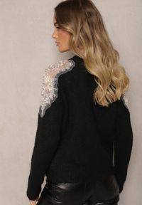Renee - Czarny Sweter z Przezroczystymi Wstawkami z Cyrkoniami Perełkami i Cekinami z Wełną Tiarinae. Okazja: na co dzień, na spotkanie biznesowe, do pracy. Kolor: czarny. Materiał: wełna. Sezon: zima, jesień. Styl: biznesowy, klasyczny, casual