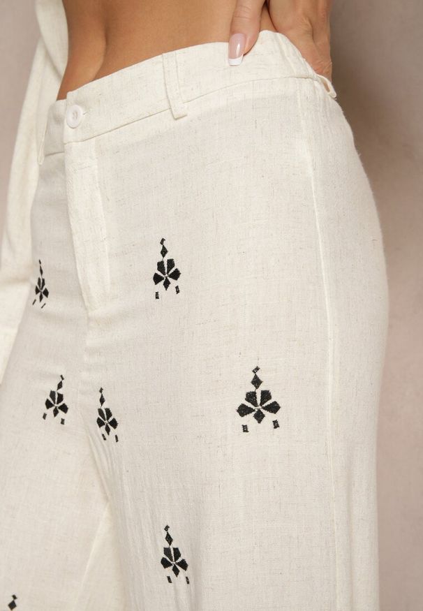 Renee - Biało-Czarne Spodnie z Wiskozą i Lnem High Waist o Szerokim Kroju z Haftami Olerina. Okazja: na spacer. Stan: podwyższony. Kolor: biały. Materiał: len, wiskoza. Wzór: haft. Sezon: lato. Styl: boho, elegancki