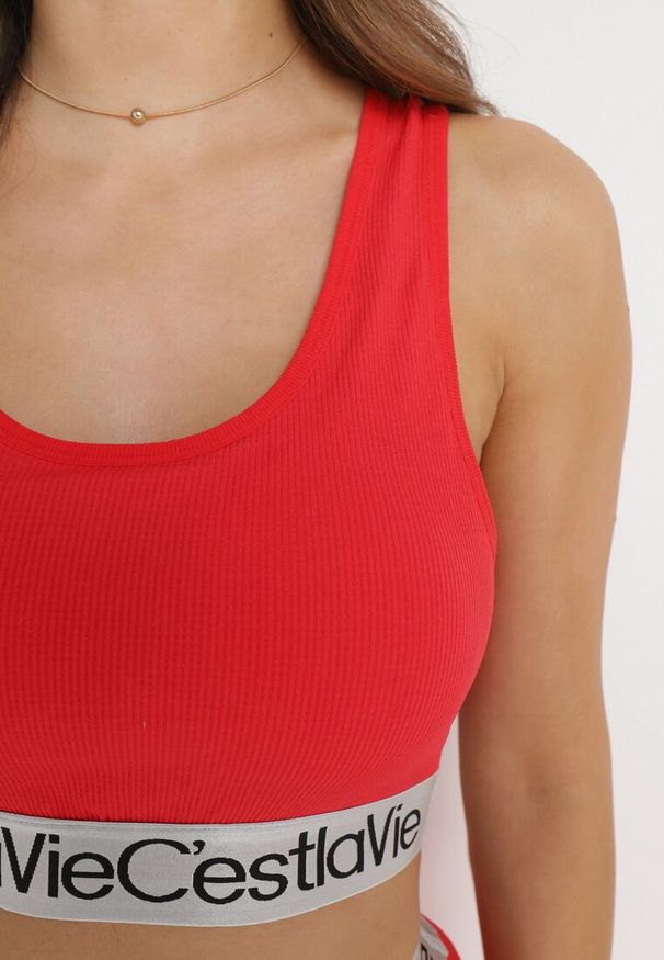 Born2be - Czerwony Biustonosz Top Sportowy Prążkowany z Ozdobną Gumą Fanelli. Kolor: czerwony. Materiał: prążkowany, guma. Styl: sportowy