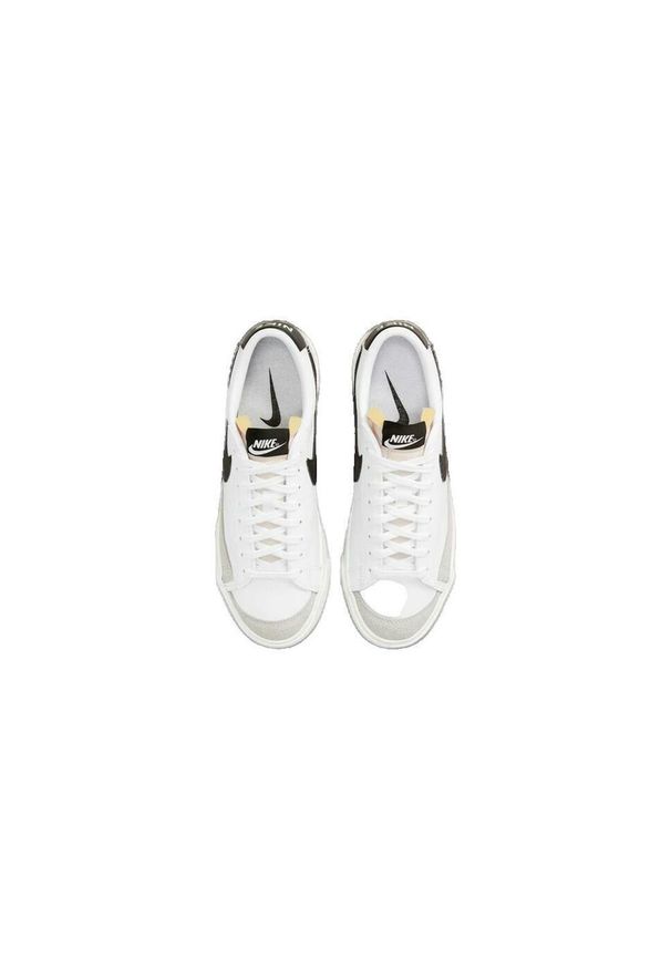 Buty do chodzenia damskie Nike Blazer Low 77. Zapięcie: sznurówki. Kolor: biały. Materiał: tkanina, materiał, syntetyk. Szerokość cholewki: normalna. Sport: turystyka piesza