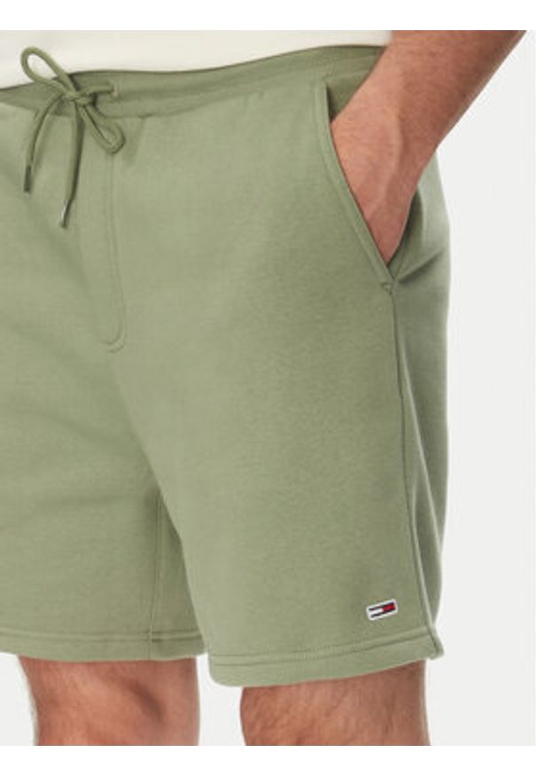 Tommy Jeans Szorty sportowe Flag Beach DM0DM21931 Zielony Regular Fit. Kolor: zielony. Materiał: bawełna. Styl: sportowy