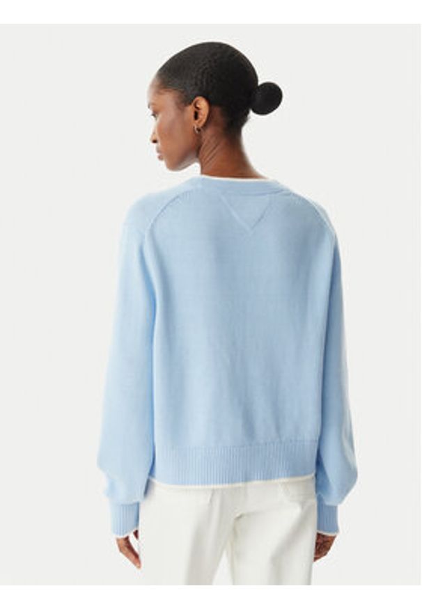 Tommy Jeans Sweter Intarsia Flag Badge DW0DW22316 Niebieski jasny Relaxed Fit. Kolor: niebieski. Materiał: bawełna