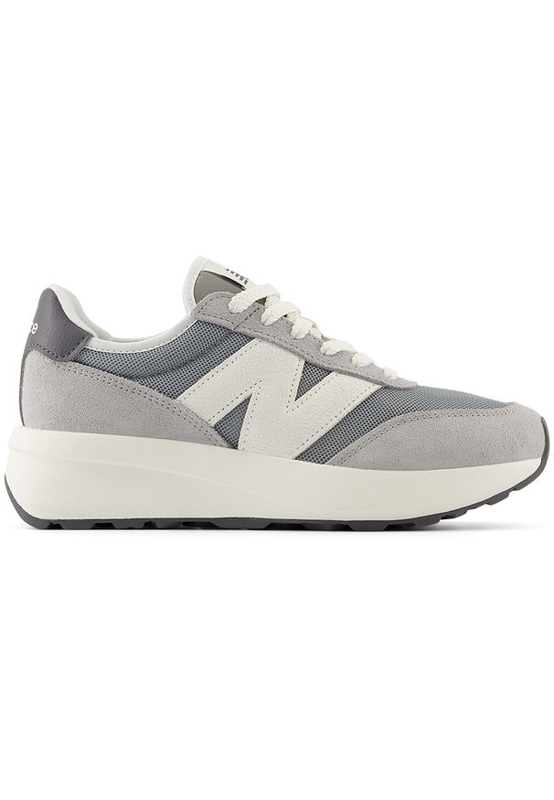 Buty dziecięce New Balance GS370AH – szare. Kolor: szary. Materiał: zamsz, skóra. Szerokość cholewki: normalna. Sezon: lato