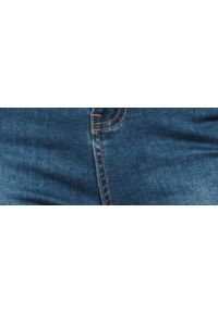 TOP SECRET - Spodnie jeansowe skinny. Okazja: na co dzień. Kolor: niebieski. Materiał: jeans. Sezon: wiosna. Styl: casual, klasyczny