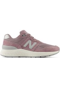 Buty damskie New Balance WW880TW6 – różowe. Okazja: na spacer, na co dzień. Kolor: różowy. Materiał: zamsz, guma. Szerokość cholewki: normalna. Sport: turystyka piesza, fitness