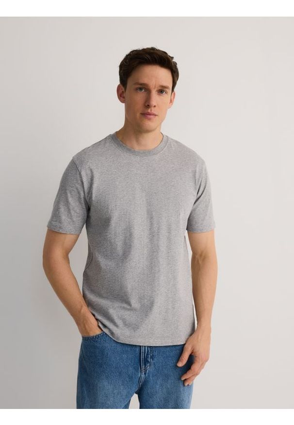 Reserved - Bawełniany t-shirt regular fit - jasnoszary. Kolor: szary. Materiał: bawełna