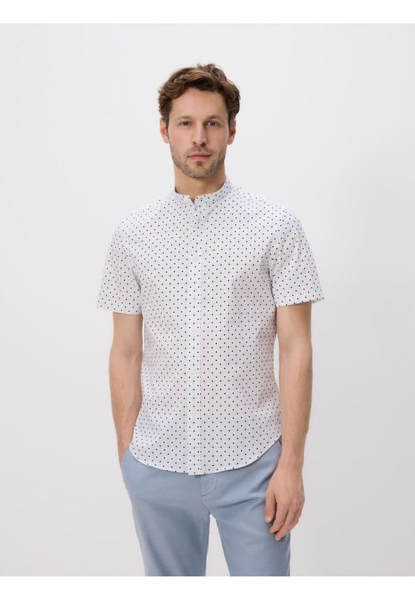 Reserved - Koszula slim fit ze stójką - jasnoniebieski. Typ kołnierza: kołnierzyk stójkowy. Kolor: niebieski. Materiał: bawełna, tkanina