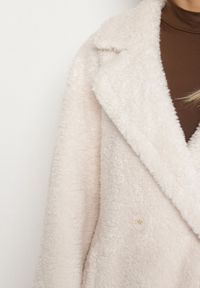 Born2be - Biały Dwurzędowy Płaszcz Teddy o Fasonie Oversize Anerre. Typ kołnierza: golf. Kolor: biały. Materiał: dzianina, jeans, wełna. Styl: elegancki #3