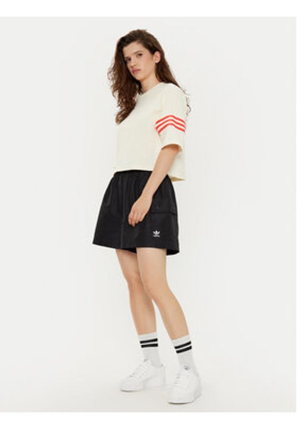Adidas - adidas Szorty sportowe Essentials Woven JD1514 Czarny Loose Fit. Kolor: czarny. Materiał: syntetyk