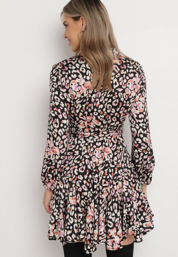 Born2be - Czarna Koszulowa Sukienka Mini z Wiązanym Paskiem Sonnad. Kolor: czarny. Materiał: materiał. Typ sukienki: koszulowe. Długość: mini