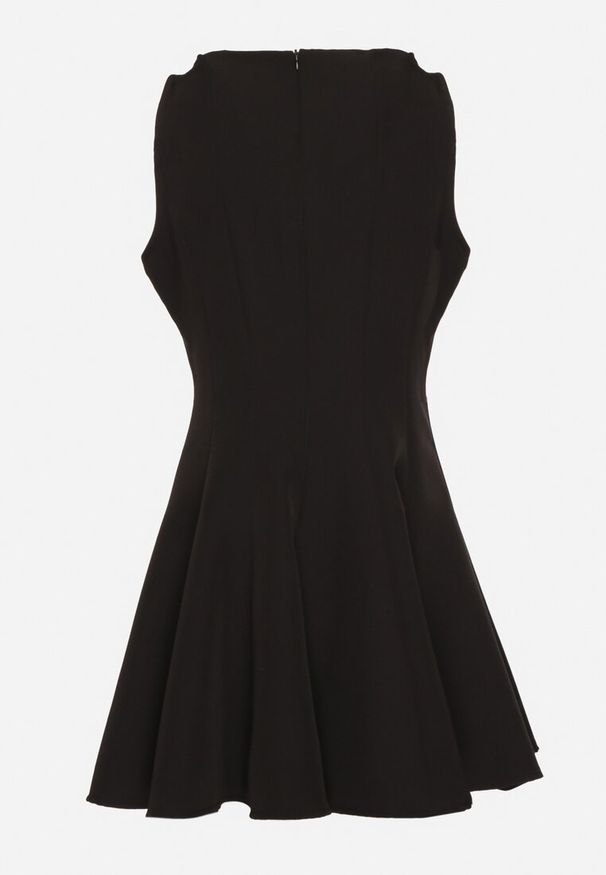 Born2be - Czarna Rozkloszowana Sukienka Ozdobiona Przeszyciami Evinini. Kolor: czarny. Wzór: aplikacja. Styl: klasyczny, elegancki