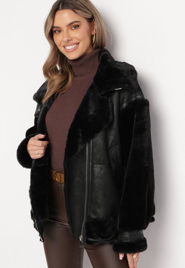 Born2be - Czarna Kurtka Biker z Kożuszkiem Burena. Kolor: czarny. Wzór: paski