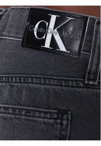 Calvin Klein Jeans Szorty jeansowe J20J220647 Czarny Mom Fit. Kolor: czarny. Materiał: bawełna