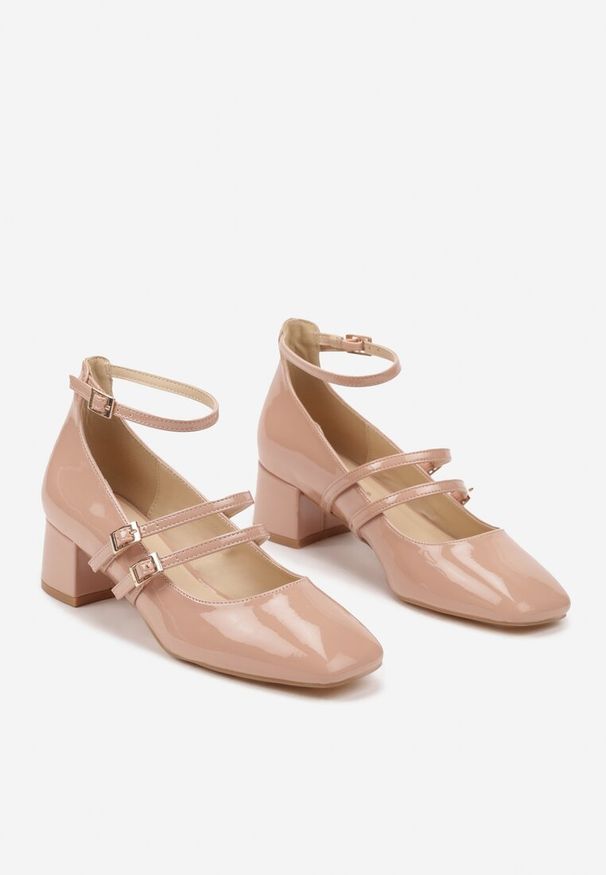 Born2be - Beżowe Lakierowane Czółenka na Obcasie z Ozdobnymi Sprzączkami i Paskami Irimoras. Okazja: na co dzień. Zapięcie: pasek. Kolor: beżowy. Materiał: lakier. Obcas: na obcasie. Styl: casual, elegancki, wizytowy. Wysokość obcasa: średni