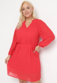 Born2be - Czerwona Sukienka z Paskiem Yiridi. Kolor: czerwony. Długość rękawa: długi rękaw. Typ sukienki: trapezowe. Długość: midi #5
