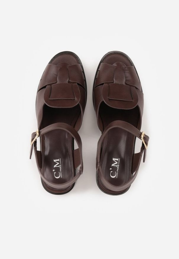 Renee - Ciemnobrązowe Sandały na Słupku z Geometryczną Cholewką Aiganele. Zapięcie: sprzączka. Kolor: brązowy. Materiał: jeans. Wzór: geometria. Obcas: na słupku. Styl: klasyczny. Wysokość obcasa: średni