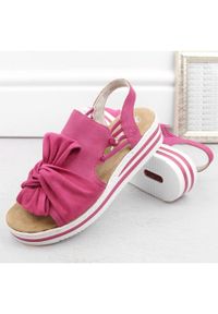 Komfortowe sandały damskie na platformie wsuwane fuksja Rieker V0256-31 różowe. Zapięcie: bez zapięcia. Kolor: różowy. Obcas: na platformie #4