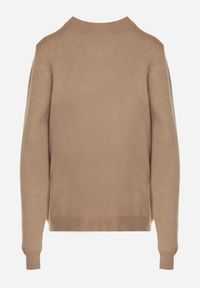 Born2be - Ciemnobeżowy Casualowy Sweter z Wełną i Bawełną Nedalla. Okazja: na co dzień. Kolor: beżowy. Materiał: wełna, bawełna. Długość rękawa: długi rękaw. Długość: długie. Styl: casual #2