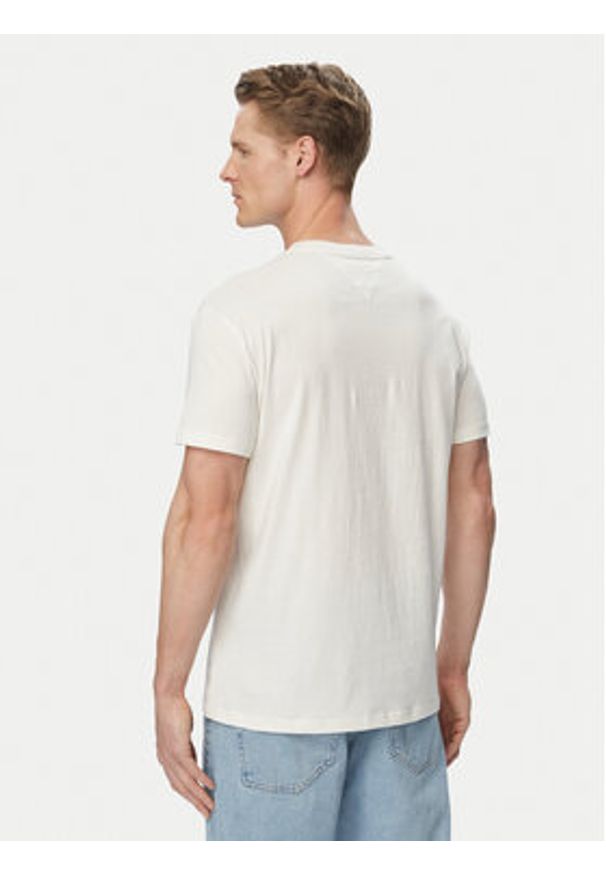 Tommy Jeans T-Shirt Photo Flag DM0DM23191 Biały Regular Fit. Kolor: biały. Materiał: bawełna