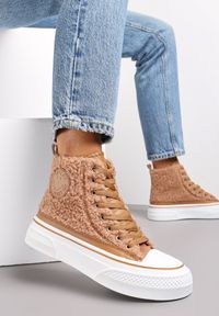 Renee - Ciemnobeżowe Trampki na Grubej Podeszwie z Futerkiem Ocanille. Okazja: na co dzień. Kolor: beżowy. Materiał: futro. Obcas: na platformie. Styl: casual, elegancki #1
