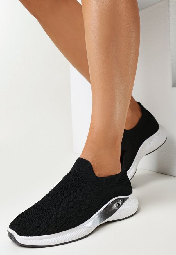 Born2be - Czarne Buty Sportowe z Elastyczną Cholewką i Ozdobną Podeszwą Pilly. Wysokość cholewki: przed kostkę. Zapięcie: bez zapięcia. Kolor: czarny. Materiał: materiał. Szerokość cholewki: normalna. Obcas: na płaskiej podeszwie