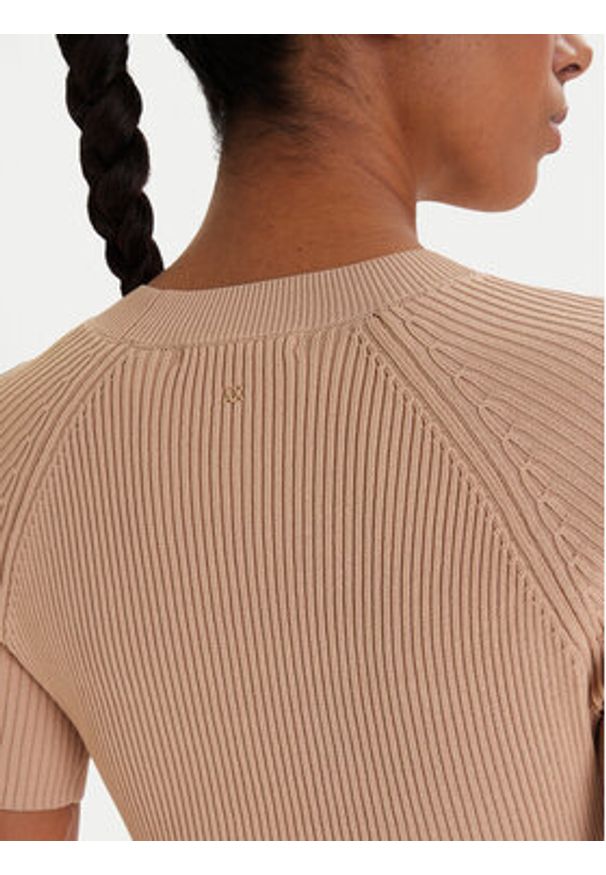 Armani Exchange Sukienka dzianinowa XW001885 AF10352 Beżowy Regular Fit. Kolor: beżowy. Materiał: syntetyk, wiskoza