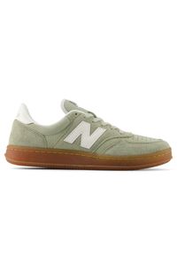 Buty unisex New Balance CT500PHC – zielone. Kolor: zielony. Materiał: materiał, nubuk, guma, syntetyk. Szerokość cholewki: normalna. Sport: tenis