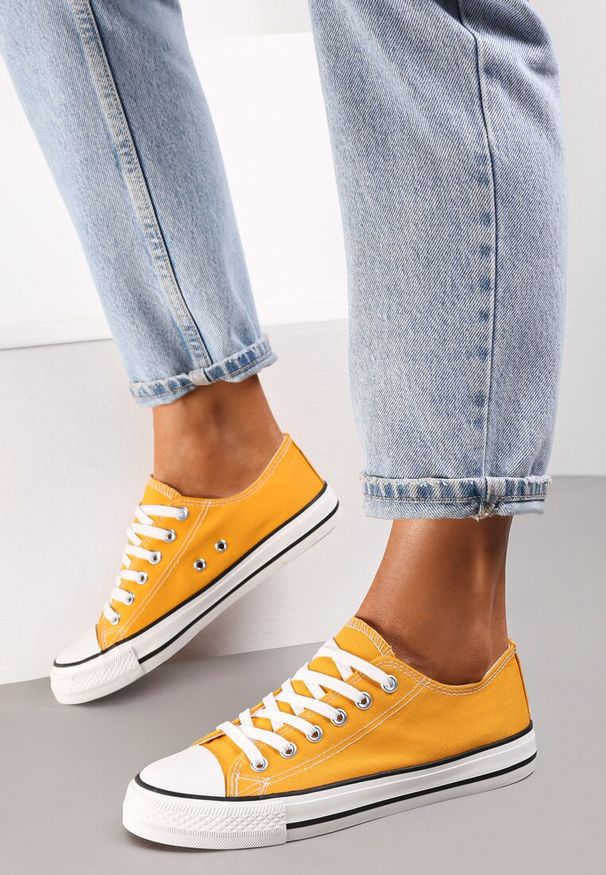 Renee - Żółte Trampki Lakelet. Okazja: na co dzień. Wysokość cholewki: przed kostkę. Kolor: żółty. Materiał: guma, materiał, jeans. Szerokość cholewki: normalna. Styl: klasyczny, casual