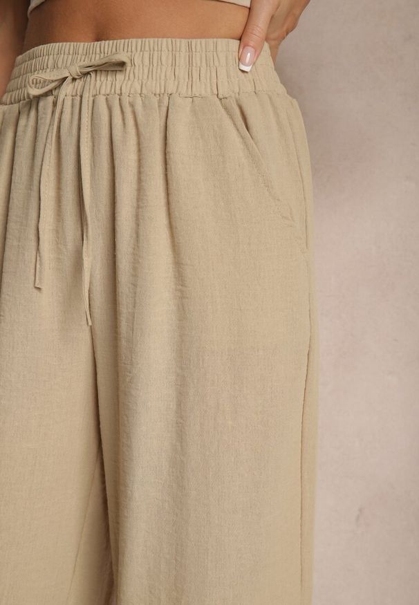 Renee - Beżowe Szerokie Spodnie Palazzo High Waist z Ozdobnym Wiązaniem Arandiel. Okazja: na co dzień. Stan: podwyższony. Kolor: beżowy. Materiał: jedwab. Styl: street, wizytowy, casual