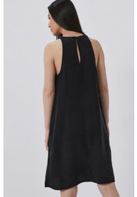 Superdry Sukienka kolor czarny mini prosta. Okazja: na co dzień. Kolor: czarny. Materiał: tkanina. Wzór: gładki. Typ sukienki: proste. Styl: casual. Długość: mini #2