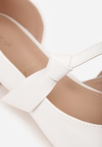 Born2be - Białe Płaskie Czółenka Vices ze Skórzaną Wkładką Ozdobione Supełkiem Liliarie. Okazja: na co dzień. Kolor: biały. Materiał: skóra. Wzór: aplikacja. Styl: casual, klasyczny, elegancki #2