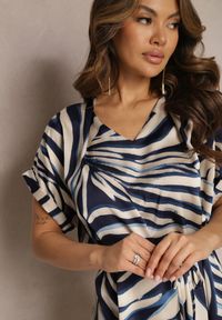Renee - Beżowo-Granatowa Midi Sukienka Pudełkowa w Animal Print z Paskiem Avula. Kolor: beżowy. Wzór: nadruk. Styl: klasyczny, elegancki. Długość: midi #4