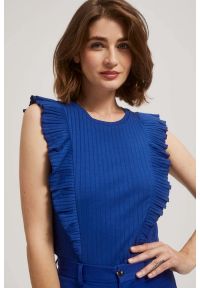MOODO - Prążkowana bluzka z falbaną niebieska. Kolor: niebieski. Materiał: prążkowany