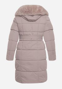 Born2be - Szara Pikowana Kurtka z Kapturem z Futrem i Wiązanym Paskiem Mevinatia. Okazja: na co dzień. Typ kołnierza: kaptur. Kolekcja: plus size. Kolor: szary. Materiał: futro. Styl: casual, klasyczny #7